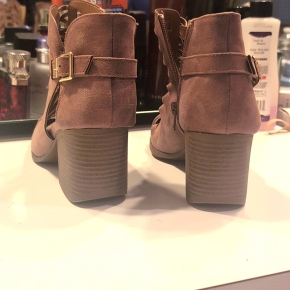 Qupid Mauve Chunk Heels Peep Toes Sandals Size 8 - Picture 12 of 13